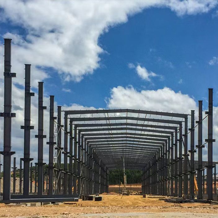 Кои се придобивките од повеќекатните фабрички згради со челични конструкции